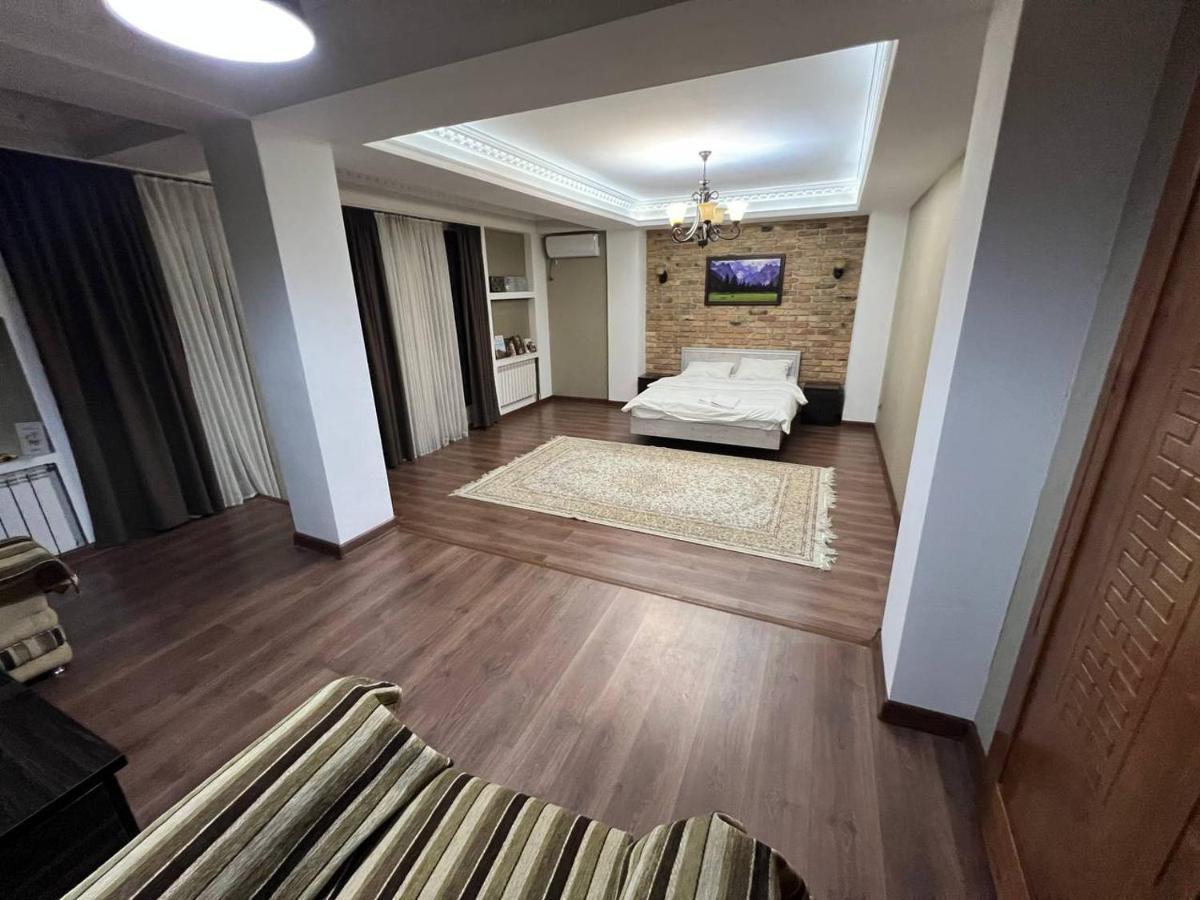 Lite Guest House บิชเคก ภายนอก รูปภาพ