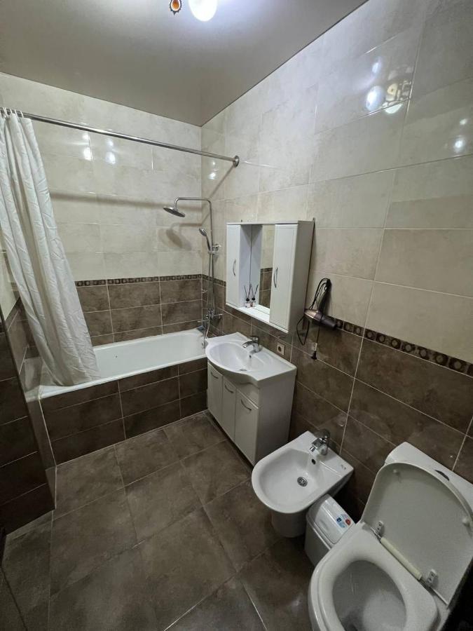 Lite Guest House บิชเคก ภายนอก รูปภาพ